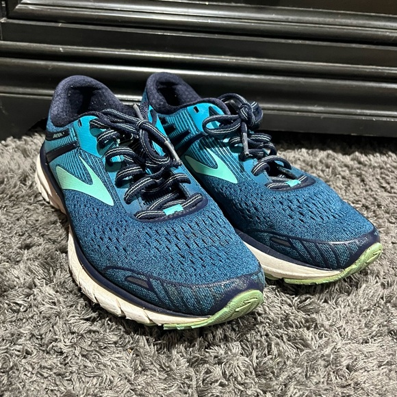 Womens Brooks Adrenaline GTS 18 Teal Running Shoes
Size 7 B (medium) width - Picture 1 of 8